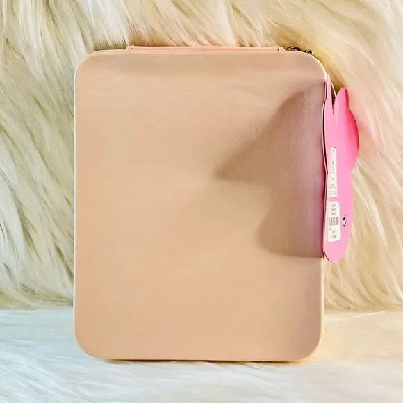 Minnie Mouse Makeup Set - Picture 4 of 4